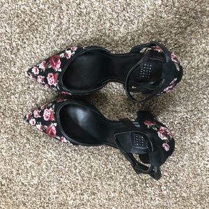 FLORAL SUEDE SHOES WHITE HOUSE BLACK MARKET 8 1/2